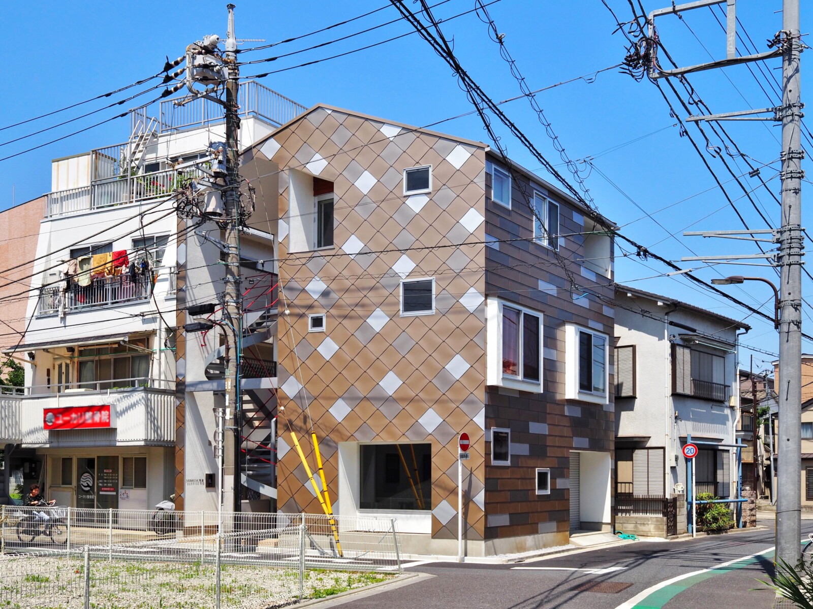 荒川の複合住宅